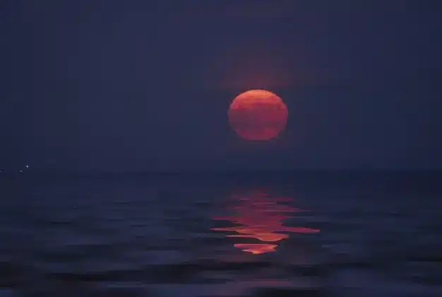 Lua cheia de junho será a mais baixa no céu em décadas; entenda