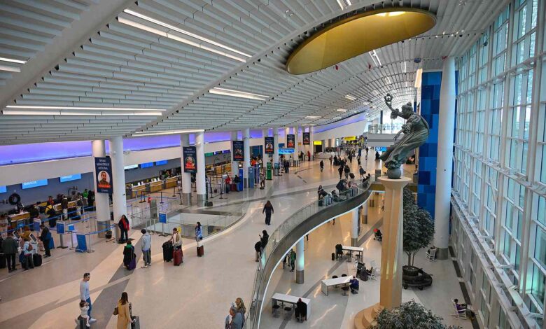 CHARLOTTE, USA - DECEMBER 25: Charlotte Douglas International airport and American Airlines