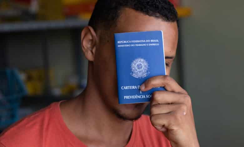 Sim, a inteligência artificial pode ajudar você a encontrar as melhores vagas de emprego na sua área; veja como fazer isso acontecer ainda hoje.