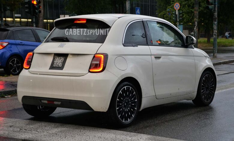 Fiat 500 híbrido, que terá motor de MobI, é visto em testes