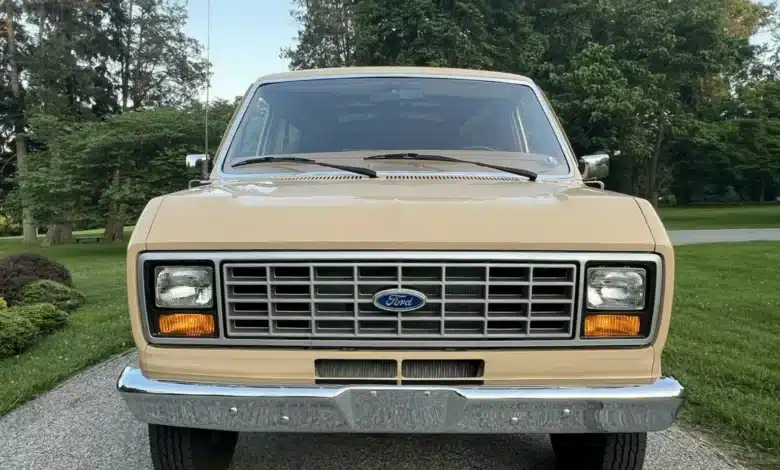 Ford Econoline E-250 XL 1985 impecável vai a leilão nos EUA – Fipe Carros