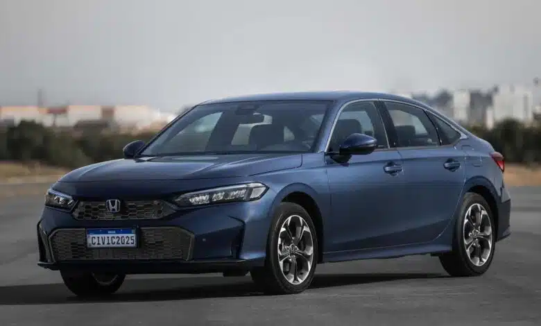 Honda lança novo Civic híbrido 2026 reestilizado sem mexer no preço