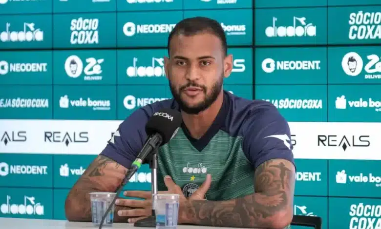 Junior Brumado anuncia saída do Coritiba: "Clube gigantesco"