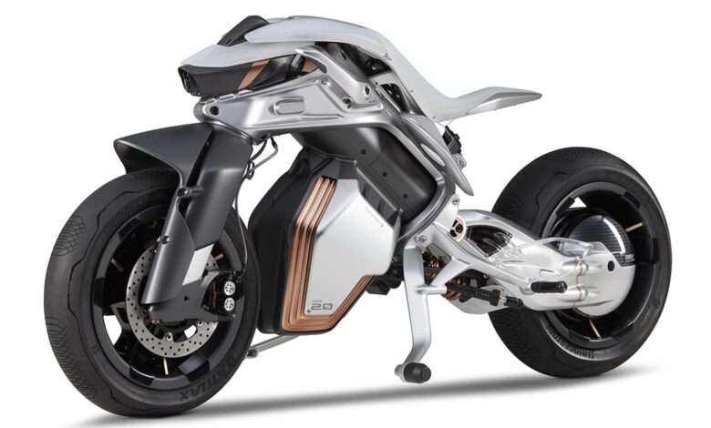 Moto futurista da Yamaha reconhece dono, anda sozinha e recebe prêmio