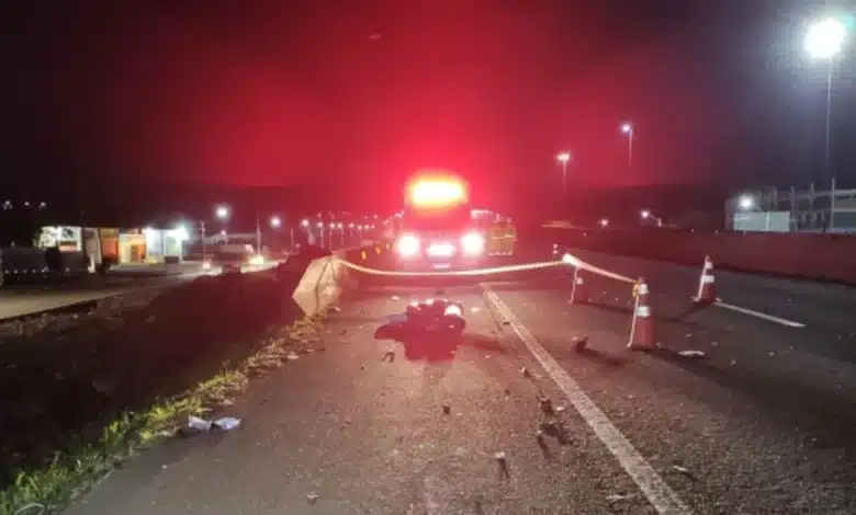 Acidente n BR-277 termina com dois mortos; motorista de carro não foi encontrado