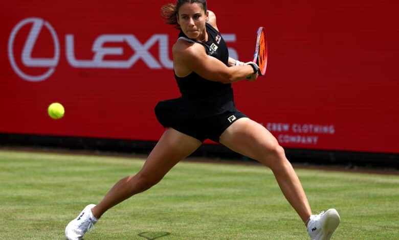 Navarro saves match point at Queen's; Keys, Anisimova cruise