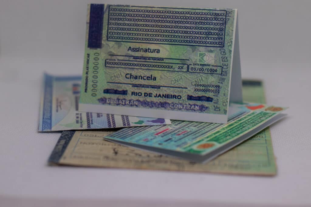 Quem já fez 50 anos ou mais deve ficar atento no que mudou em relação à CNH; existem detalhes que merecem sua total atenção.