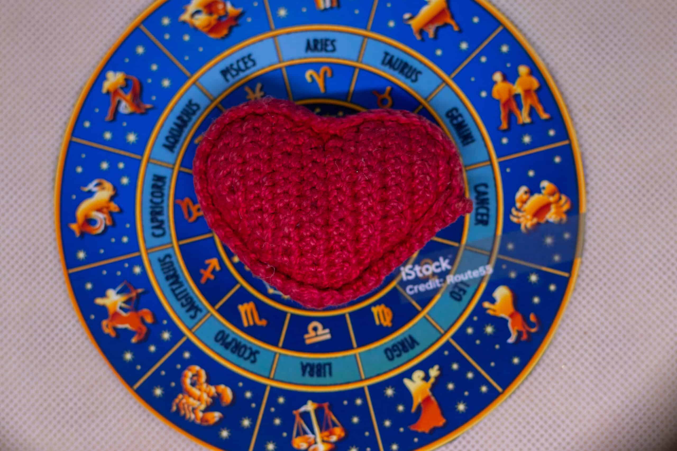 Conheça quais são os signos devem enfrentar um grande chamado no amor neste momento, segundo as previsões do horóscopo mais recentes; a paixão estará no ar.