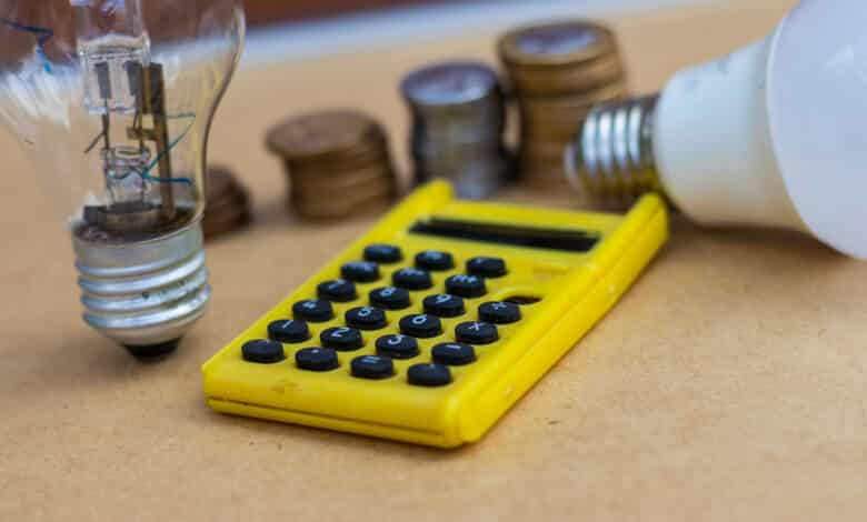 Conta de luz no mês de julho será uma das contas desafiadoras de se pagar; entenda o que está acontecendo e o que foi decidido.