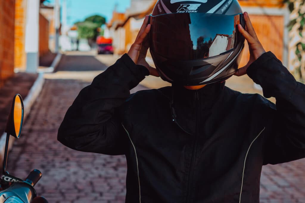 Uma nova proteção para quem trabalha com motoboy pode blindar de clientes mal-educados com peso de 30 mil no bolso.
