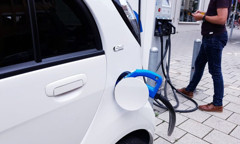 É viável ter um carro elétrico? Veja quanto você terá que gastar em tempo e dinheiro para manter um.