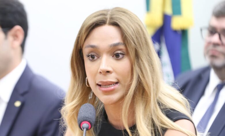 Deputada Erika Hilton tem dois maquiadores contratados com salário da Câmara – Noticias R7