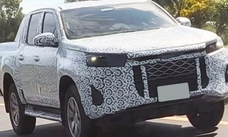 nova Toyota Hilux 2026 roda em testes e pode ser híbrida