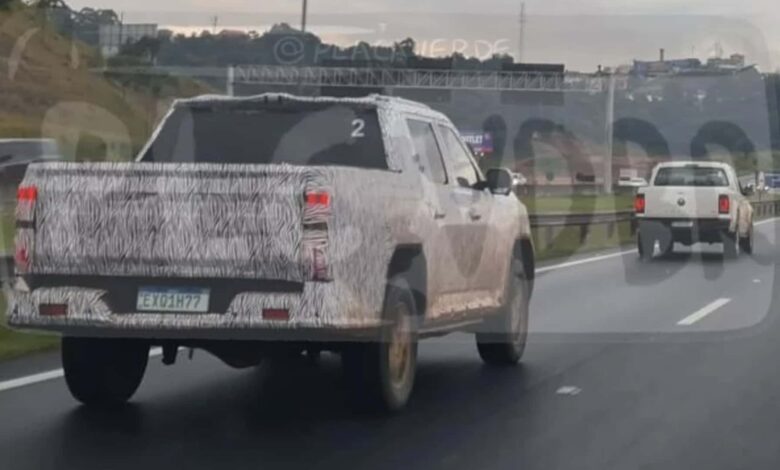 Nova geração da VW Amarok aparece em testes já no Brasil; estreia em 2027