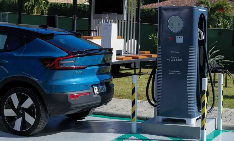 Volvo é premiada por rede de recarga em rodovias no Energy Summit