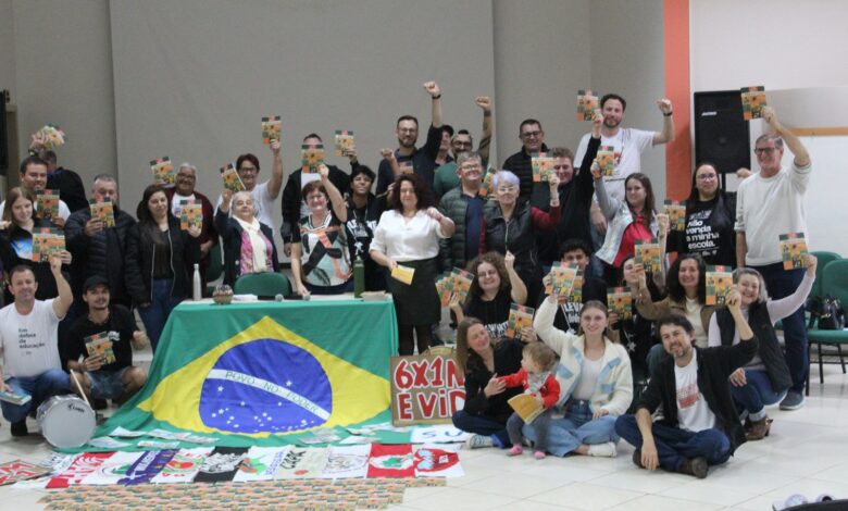 Livro lançado em Francisco Beltrão (PR) apresenta trabalhos com a juventude e projeta ações