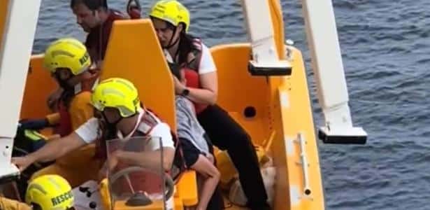 Criança cai de navio da Disney e pai pula para salvá-la