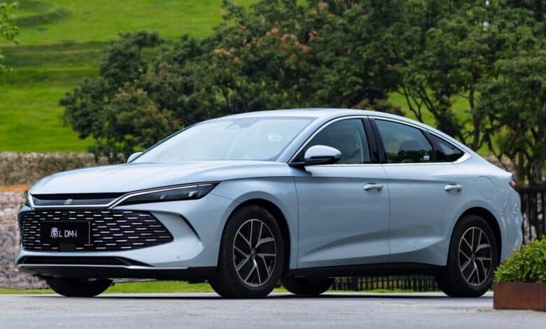 BYD registra no Brasil sedã híbrido que roda 2.100 km com um tanque