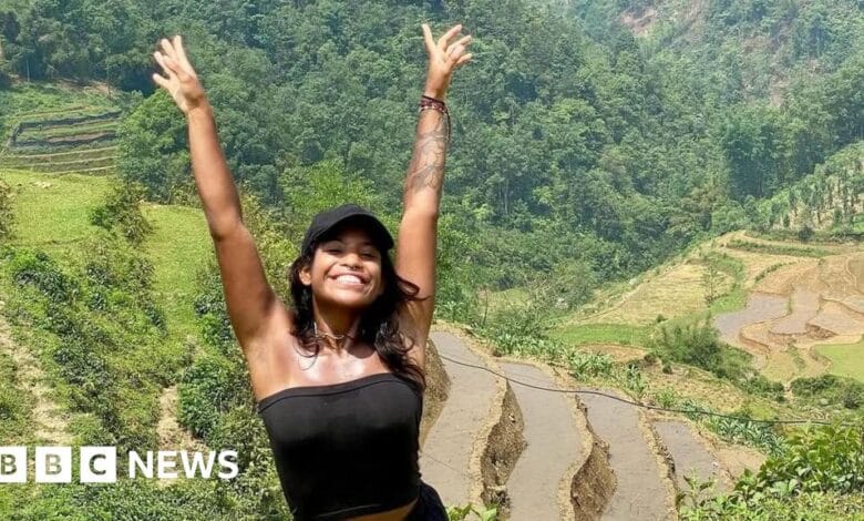 Rescuers search for Brazilian tourist Juliana Marins on Indonesian volcano