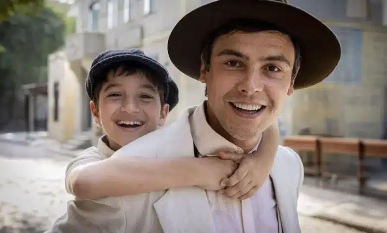 Candinho (Sergio Guizé) e Samir (Davi Malizia). Foto: Fábio Rocha/TV Globo