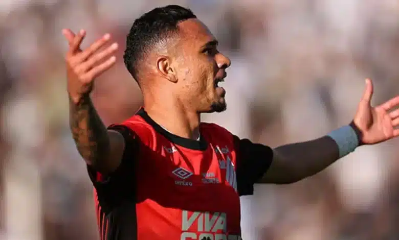 Luiz Fernando voltou a marcar na última partida e pode ser importante para a equipe (Foto: José Tramontin/Athletico)