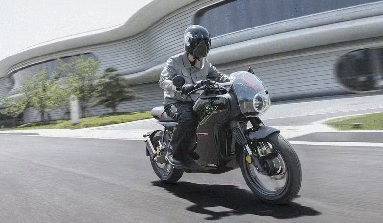 Nova moto elétrica da Honda pode superar os 120 km/h e vem com integrações interessantes para o piloto; confira mais.