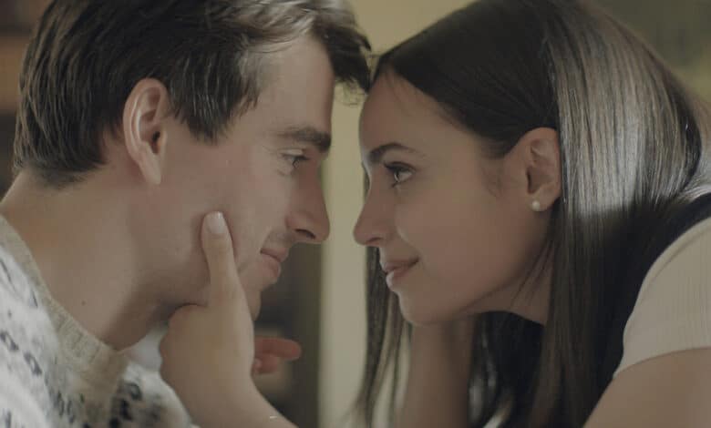 (L to R) Corey Mylchreest as Jamie and Sofia Carson as Anna in My Oxford Year.