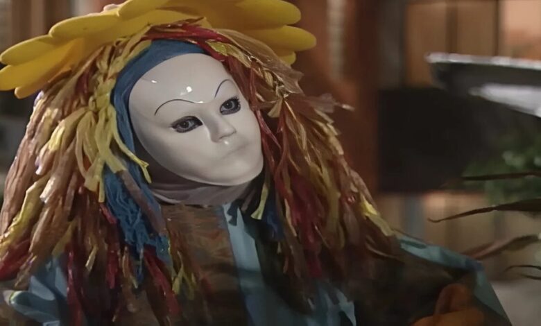 personagem mascarado da novela a viagem