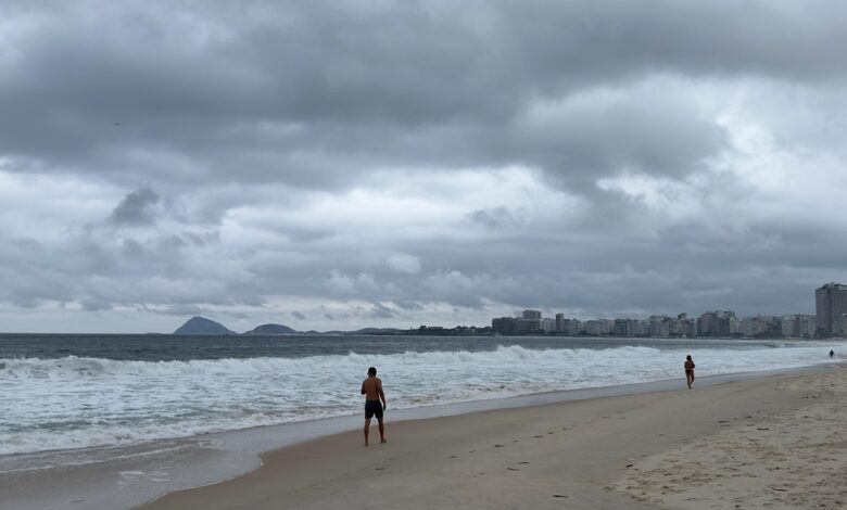 Previsão para esta terça-feira inclui queda de temperatura e possibilidade de chuva moderada pela manhã; confira