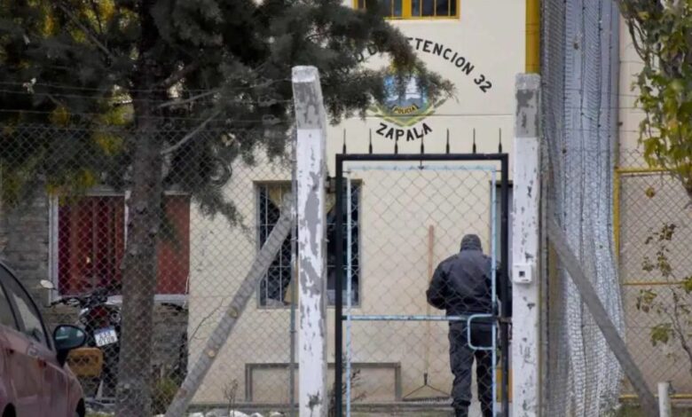 Sancionaron a docente de enseñanza en contexto de privación de la libertad de Neuquén y hubo repudio