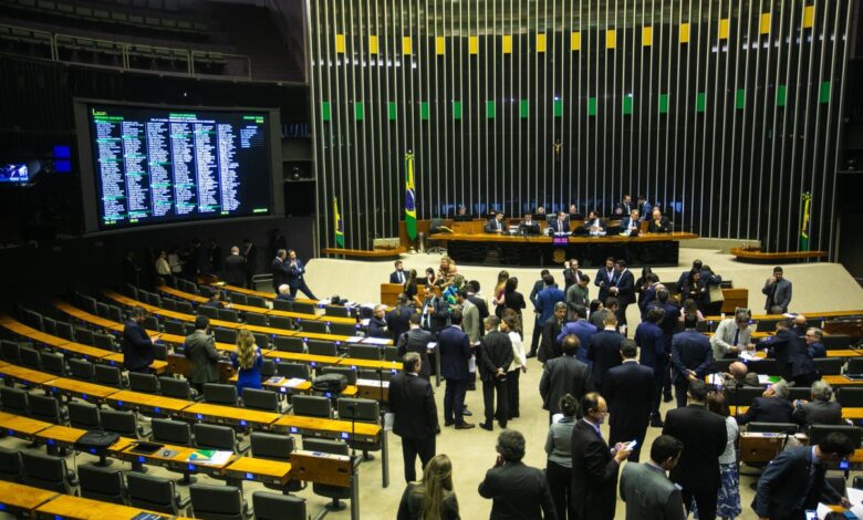 Câmara aprova aumento de isenção de IR para dois salários mínimos