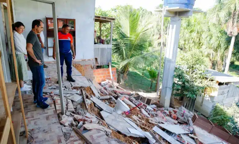 Família que teve casa desabada recebe apoio de aluguel social em Cruzeiro do Sul | ac24horas