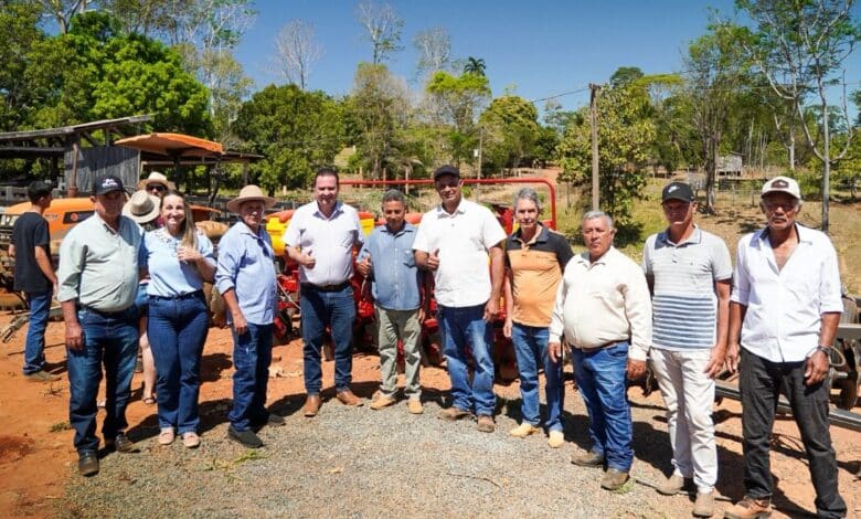Com emenda de R$ 150 mil, Dr. Luís do Hospital reforça agricultura em Theobroma - Política
