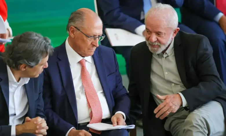Governo vai trabalhar para reverter taxação dos EUA, diz Alckmin | ac24horas