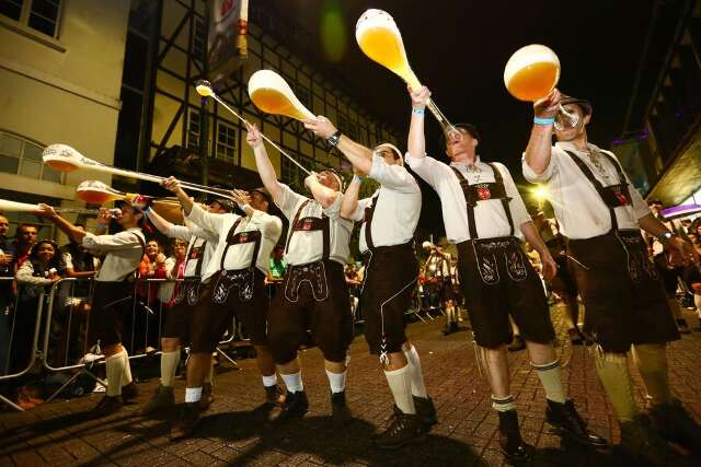 Blumenau te espera com a maior festa alemã das Américas - Lugares por Onde Ando