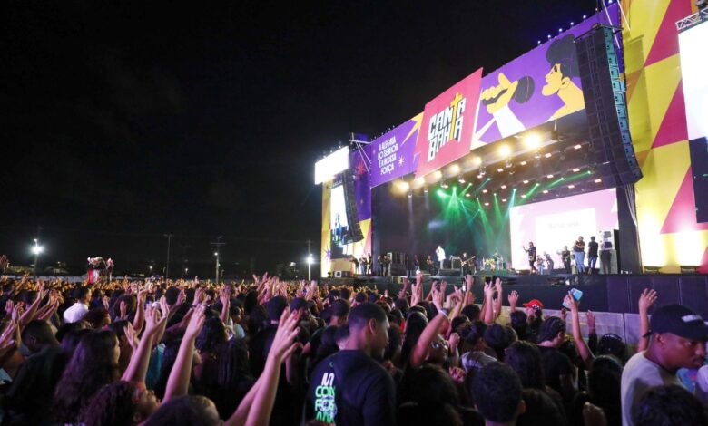 Famosos marcam presença em festival de samba e pagode no Rio de Janeiro
