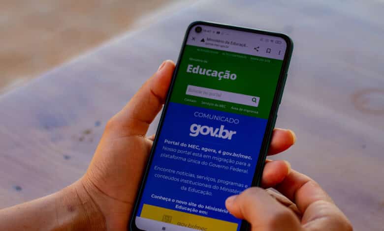 Vai prestar o Enem de 2025? Veja quais são os temas que estão cotados como os mais prováveis para cairem na redação deste ano e se prepare.