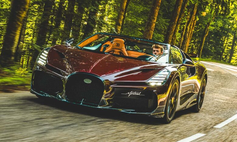 Zero km? Bugatti testa carro de cliente a 300 km/h antes de entregar