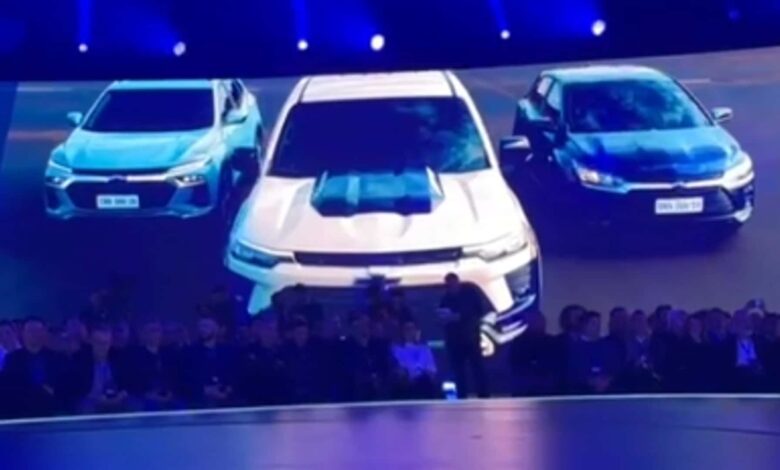 Chevrolet Onix e Tracker 2026 terão série especial de 100 anos
