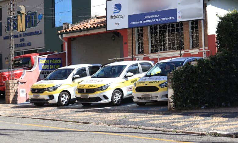 A parte mais cara de tirar Carteira Nacional de Habilitação (CNH) fica para pagar os custos da autoescola, mas será que dá para evitar isso e ir direto ao ponto?