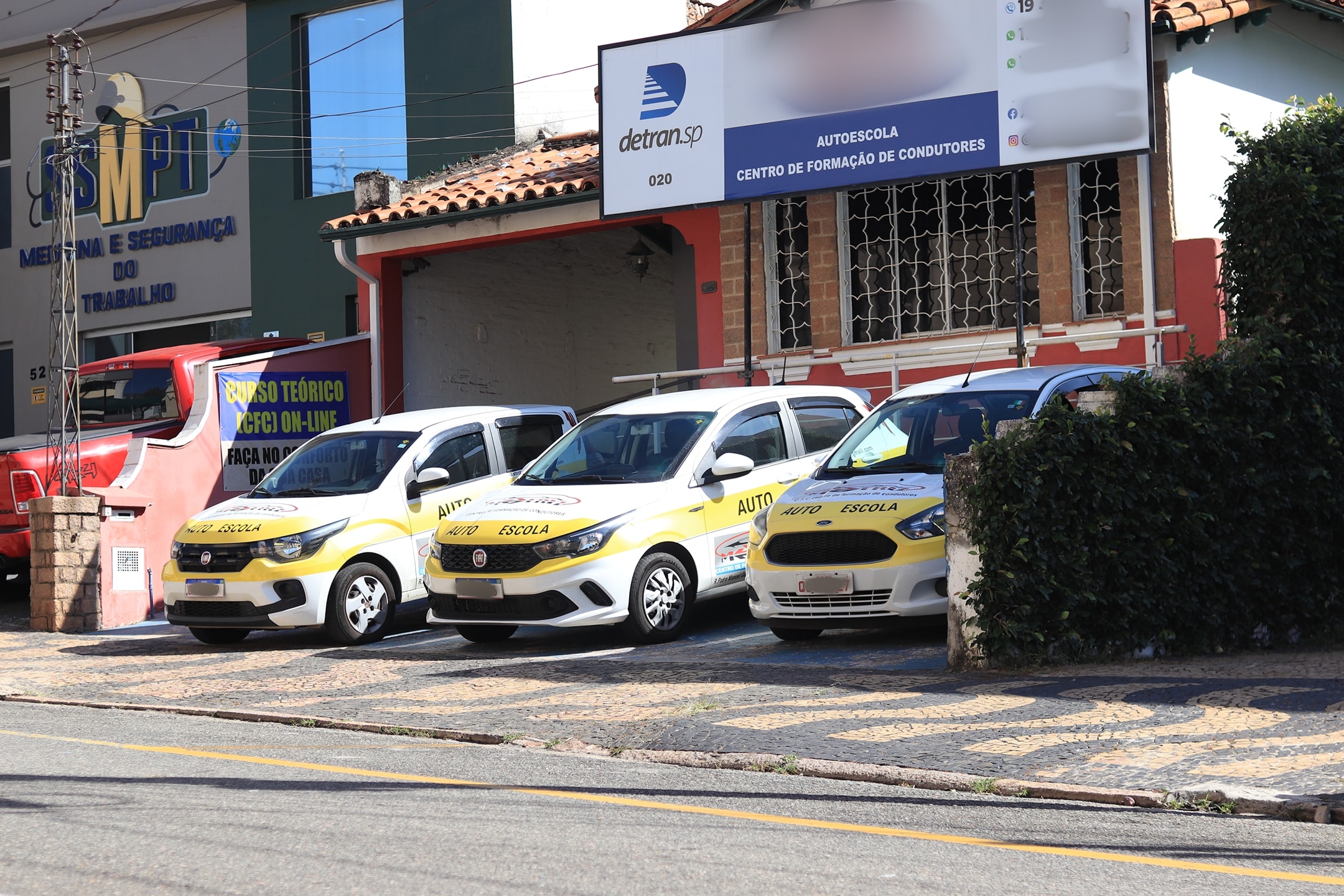 A parte mais cara de tirar Carteira Nacional de Habilitação (CNH) fica para pagar os custos da autoescola, mas será que dá para evitar isso e ir direto ao ponto?