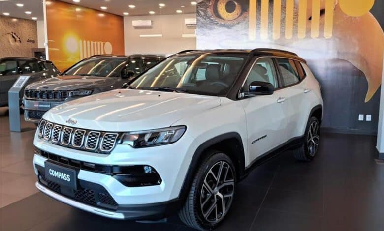 Jeep Compass Blackhawk está com super desconto de R$ 50.778 para CNPJ