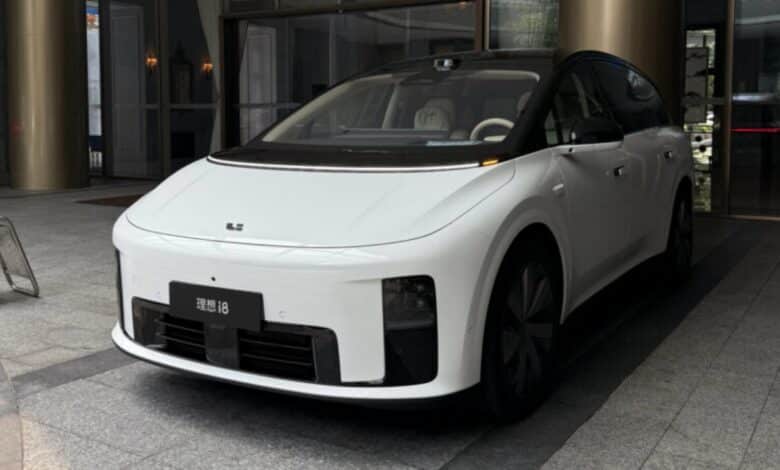Li Auto enfrenta queda nas ações após lançamento do SUV elétrico i8