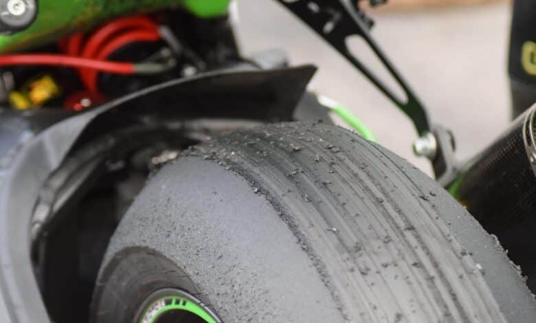 Como está o pneu da sua moto? Veja como é o jeito certo de escolher o modelo adequado.