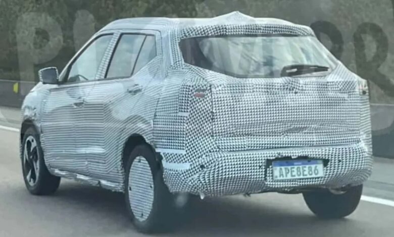 inédito Nissan Kait começa a perder camuflagens