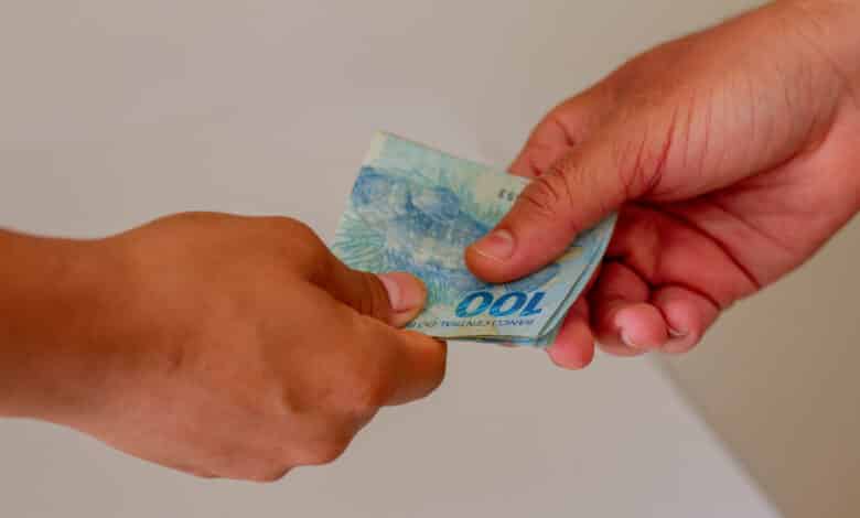 Quer comprar um carro novo com a Nissan? Ela pode pagar um bom dinheiro se levar o seu usado como parte do pagamento; confira como funciona a ação.