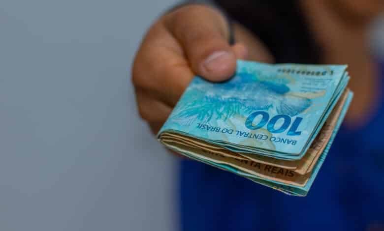 Governo fará pagamento por meio da Receita Federal a partir de agora e você pode estar na fila para receber em breve o dinheiro que é de direito.