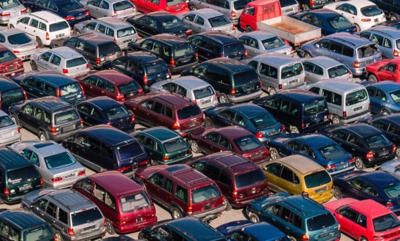Carros e motos no leilão estão esperando por lances; o pregão será digital e muitos podem participar de casa mesmo - entenda como.