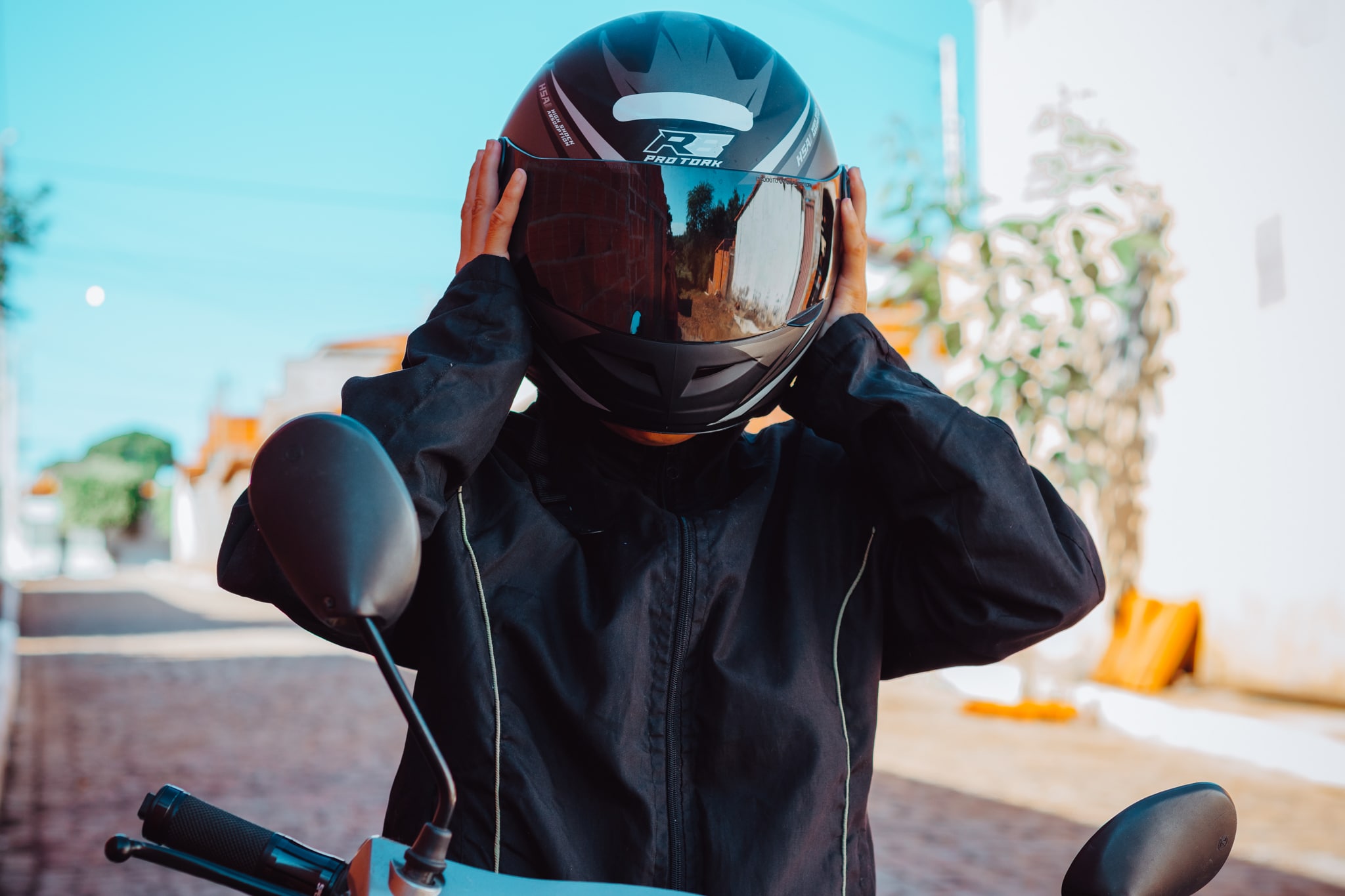 Ter moto implica em economia? Sim, mas alguns itens são necessários para garantir mais tranquilidade na pilotagem.