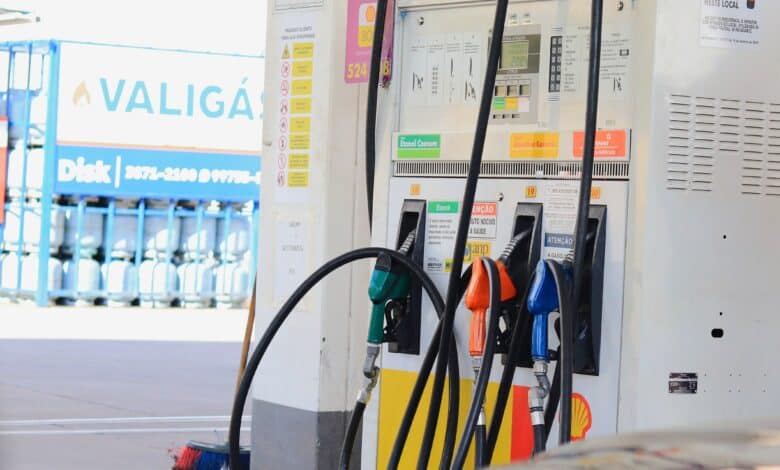 Julho será um mês delicado para levar seu carro para abastecer no posto de combustível; entenda o motivo por trás desse alerta importante.